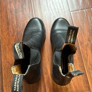 Blundstone Black Leather Chelsea Boots with Branded Pull Tabs